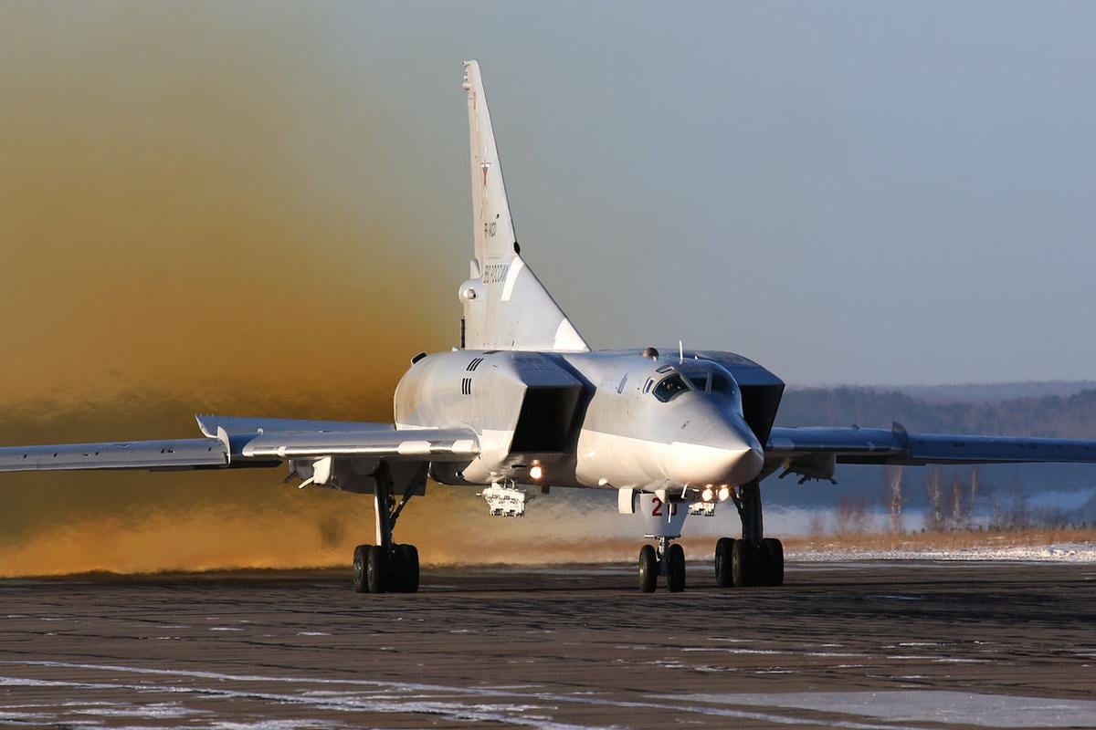 У Росії розбився стратегічний бомбардувальник Ту-22М3 (відео) У Росії розбився стратегічний бомбардувальник Ту-22М3 (відео)