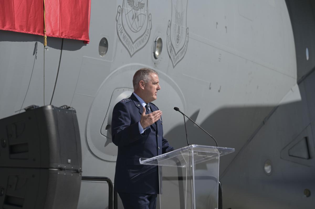 Майк Мініган: сили AMC готові до вирішення завдань будь-якої складності / фото TSgt Zachary Boyer/af. mil Майк Мініган: сили AMC готові до вирішення завдань будь-якої складності / фото TSgt Zachary Boyer/af. mil