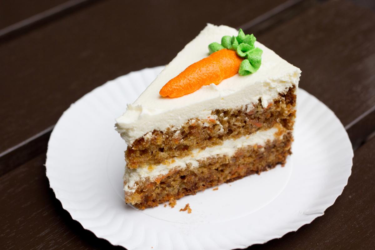 Морковный торт с творожным кремом / фото ua.depositphotos.com
