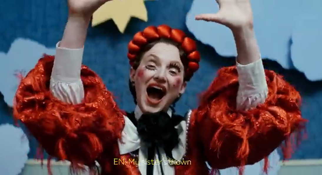 Скріншот кліпу "My sister's crown" Скріншот кліпу "My sister's crown"
