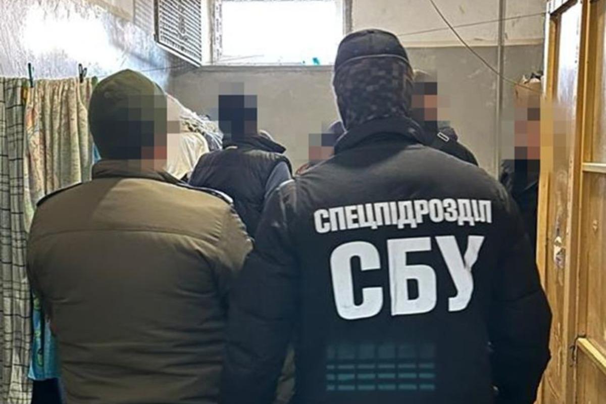 В Одесі накрили банду, якою керував чеченський "злодій у законі" / фото t.me/SBUkr В Одесі накрили банду, якою керував чеченський "злодій у законі" / фото t.me/SBUkr