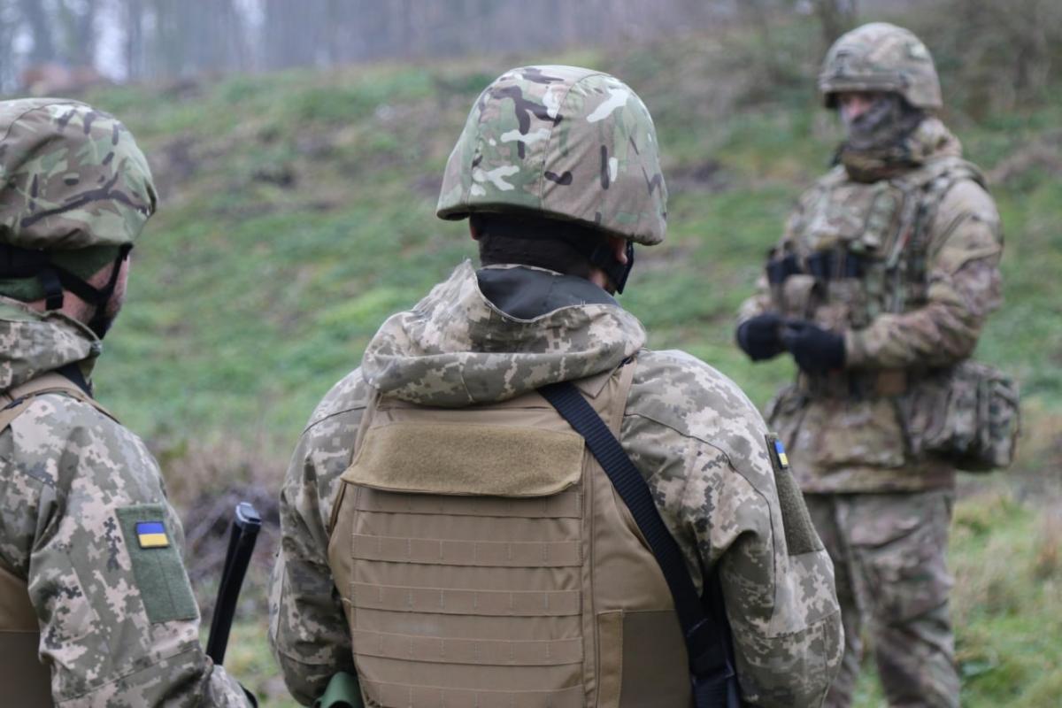 Українські військові відточують ведення бою вночі на Київщині / фото t.me/Pavliuk_KSV Українські військові відточують ведення бою вночі на Київщині / фото t.me/Pavliuk_KSV