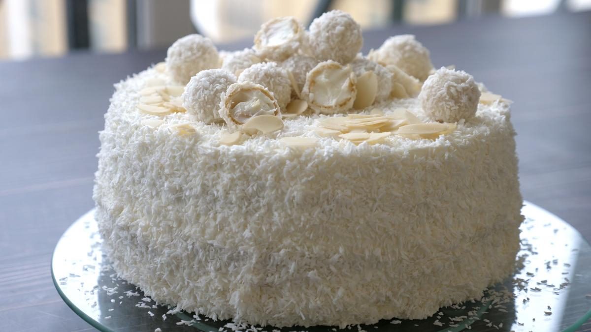 Новогодний торт Рафаэлло — невероятно вкусный и простой в приготовлении рецепт