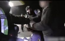 Местный депутат напал на копов в Ракитном: сорвал камеру, сопротивлялся, угрожал (видео)