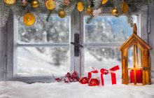 Бросают пудинг, прячут метлы и ужинают в KFC: 12 странных традиций на Рождество со всего мира