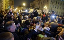 Під оплески та вигуки "Дякуємо": у Львові тепло зустріли Дуду (відео)