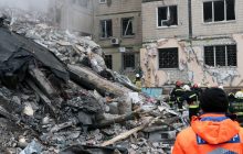 Зеленский поручил максимально упростить и ускорить помощь жертвам трагедии в Днепре