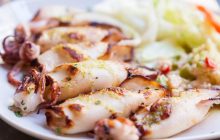 Вкусный салат с кальмарами на скорую руку: 4 лучших рецепта