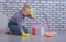 Почему остаются разводы после мытья полов и как этого избежать: назван секрет