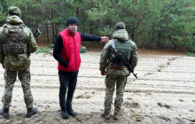 Россиянин переплыл на матрасе Западный Буг, чтобы попасть в Украину (фото)