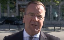 Министр обороны Германии анонсировал поездку в Украину
