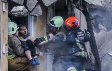 Трагедія в Дніпрі: жінка з вадами слуху дивом вижила під завалами, але втратила маленького сина й чоловіка (відео)