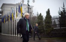 "Пловцы сами напали на акулу": Джонсон высмеял слова Трампа об Украине (видео)