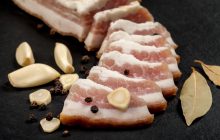 Старовинний рецепт смачного засоленого сала: в наш час так вже не готують