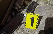 Забаррикадировался в квартире и взрывал гранаты: в Днепре задержали военного с краденым оружием (фото)