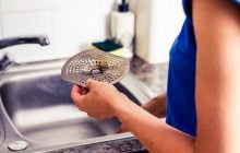 Як прибрати запах каналізації на кухні: 5 простих хитрощів