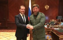 Медведєв полюбив турецький берег, Кадиров засмагав в ОАЕ: еліта РФ втекла на курорти