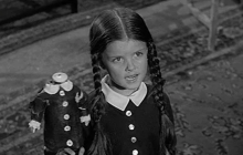 Умерла актриса, сыгравшая Уэнздей Адамс в сериале 60-х