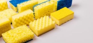 Головний розсадник бактерій на кухні: господині знайшли несподівану заміну кухонній губці