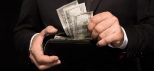 Эксперт назвал финансовые привычки, которые укрепят ваши отношения