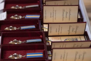 Герої України та кавалери орденів отримуватимуть щомісячні виплати: названо суми