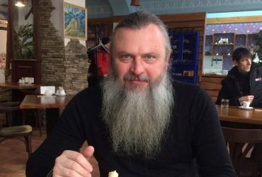 Под Днепром пьяный священник Московского патриархата устроил драку за пиво (видео)