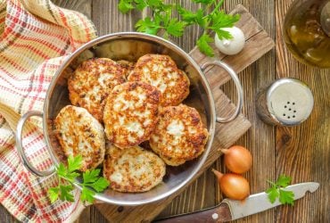 Діти попросять добавки: найкращий рецепт пишних печінкових котлеток з манкою