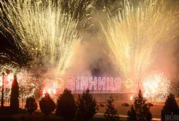 Понад 60% українців вважають, що після закінчення війни треба дозволити запуск салютів