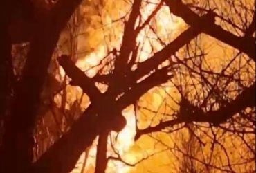 На окупованій частині Луганщини потужно спалахнув магістральний газопровід (відео)