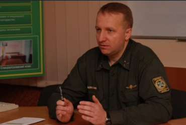 Размахивал корочками и вызвал военного с автоматом: генерал-майор угодил в скандал с полицией, всплыло видео