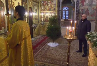 Маленький самотній півень: на різдвяній службі замість Путіна був двійник - експерт