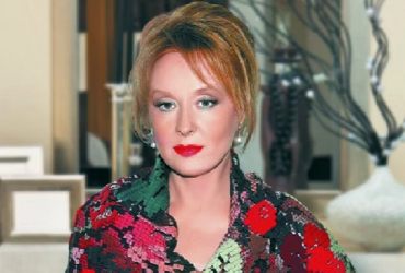 В российском театре известную актрису заменили на людей в цветах флага Украины