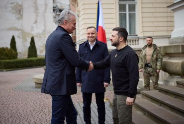 Зеленський зустрівся у Львові з Дудою та Наусєдою (фото)