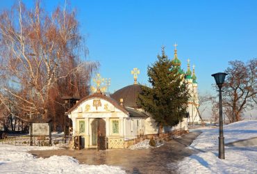 У Мінкульті назвали долю незаконного кіоску УПЦ МП на місці Десятинної церкви в Києві