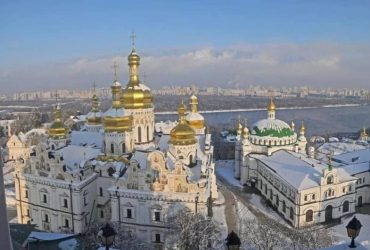 В УПЦ МП скаржаться, що їхнім вірянам та ченцям закрили доступ до печер та мощів Лаври