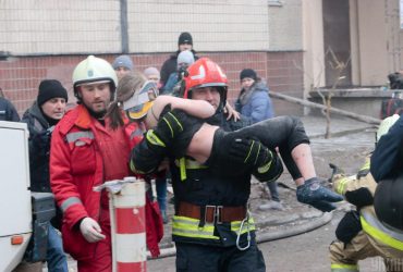 Ее голос услышали под завалами: в Днепре чудом удалось спасти женщину (фото, видео)