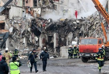 Число жертв удара по многоэтажке в Днепре растет: из-под завалов достали тело ребенка