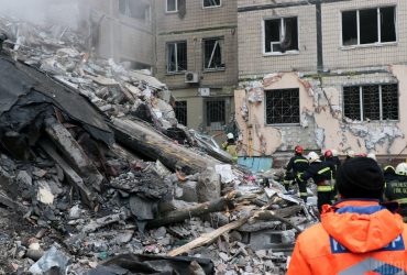 Зеленский поручил максимально упростить и ускорить помощь жертвам трагедии в Днепре