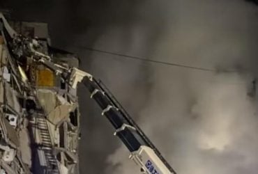 Захисник України розповів, як його мама дивом врятувалася в зруйнованому в Дніпрі будинку