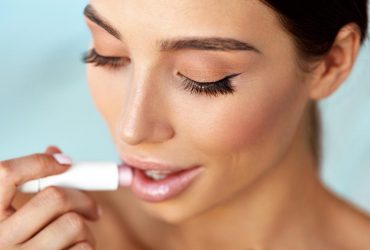 Помади відходять у минуле, адже цей тренд робить губи більшими без уколів