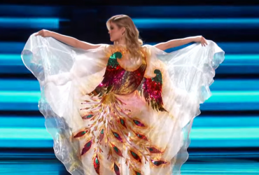 На сцене Мисс Вселенная россиянка показала средний палец: момент попал на видео