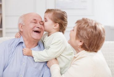 Названо 9 найгрубіших речей, які родичі можуть сказати новоспеченим батькам