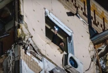 Супругов из разрушенного в Днепре дома постигло еще одно несчастье (видео)