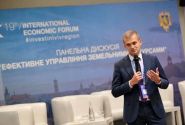 Кабмин уволил замминистра Лозинского, задержанного на взятке $400 тысяч