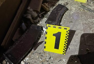 Забарикадувався в квартирі і підривав гранати: у Дніпрі затримали військового з краденою зброєю (фото)