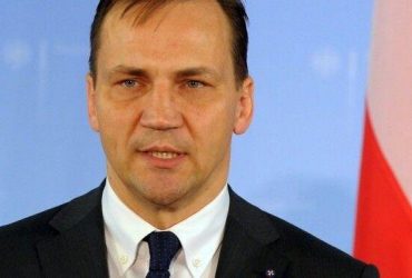Екс-глава МЗС Польщі заявив, що країна думала над розділом України, і потрапив у гучний скандал