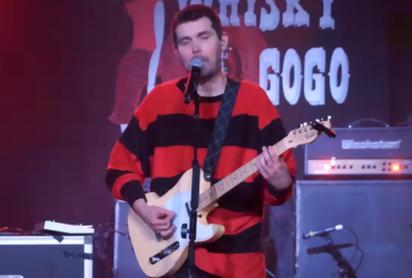 На концерте Noize MC в Молдове у гостей отбирали флаги Украины (видео)