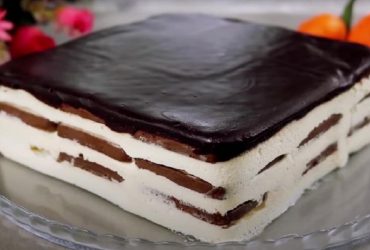 Банановый торт за 15 минут: вкуснейший шоколадный десерт без выпечки