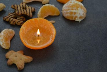 Не викидайте мандаринові кірки: лайфхак, як зробити свічку за 2 хвилини