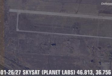 Росіяни облаштовують лінії оборони навколо аеродрому в Бердянську (фото)
